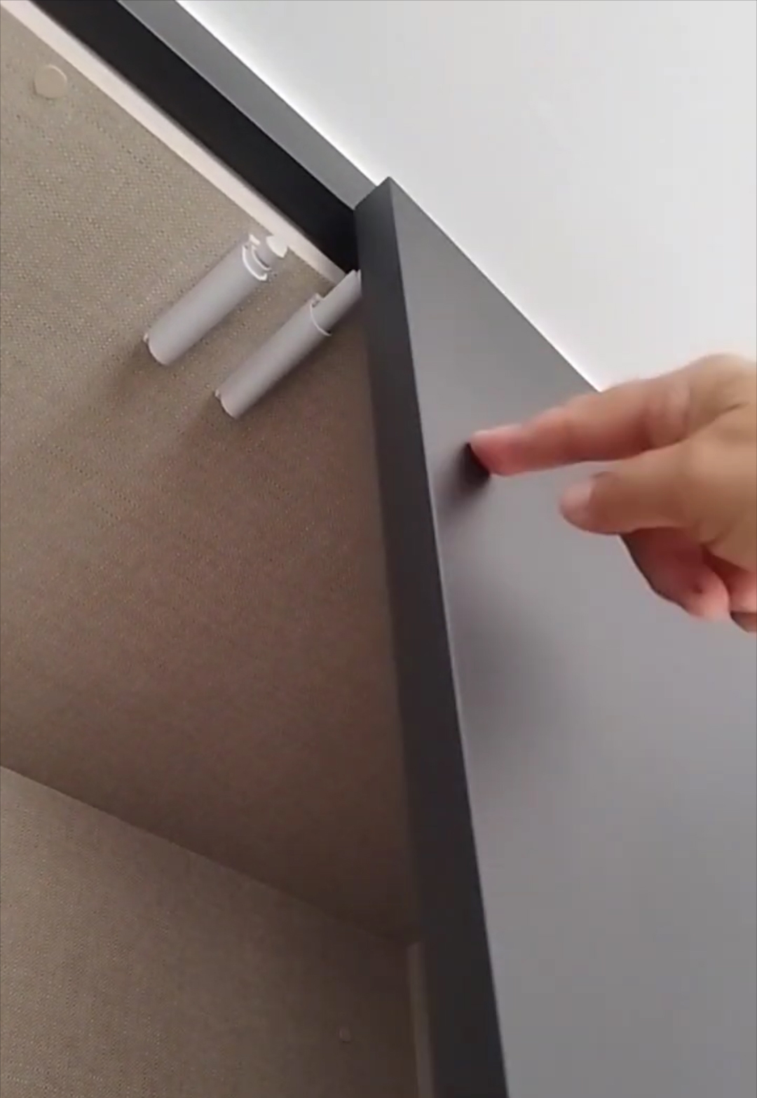 Sistema de apertura de muebles de cocina push to open.